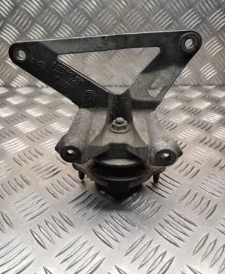 Gearbox mounting bracket