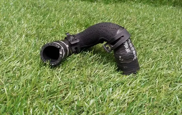 Volkswagen Jetta VI Engine coolant pipe/hose 5C0121063H