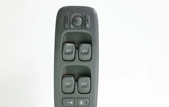 Volvo V70 Electric window control switch 8682836