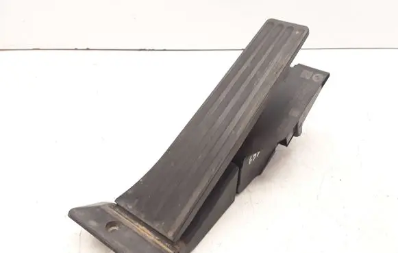 BMW 1 E81 E87 Accelerator throttle pedal 6770936 35426770936 677093601