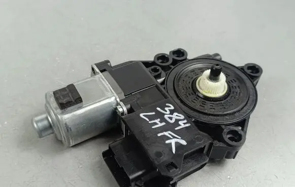KIA EV6 Front door window regulator motor 82450CV010
