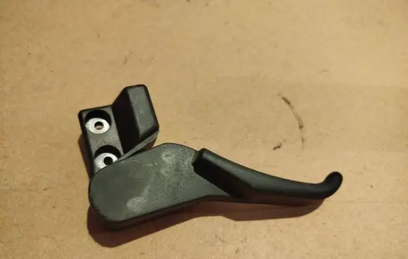 Volkswagen PASSAT B5 Engine bonnet (hood) release handle 3B1823533