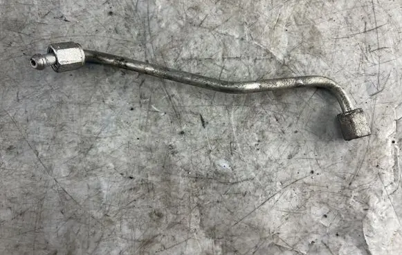 Toyota Corolla Verso AR10 Fuel injector supply line/pipe 