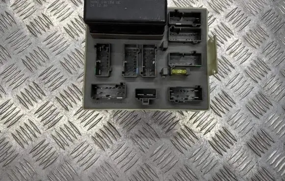 Ford Focus Fuse module 98A614A073AE