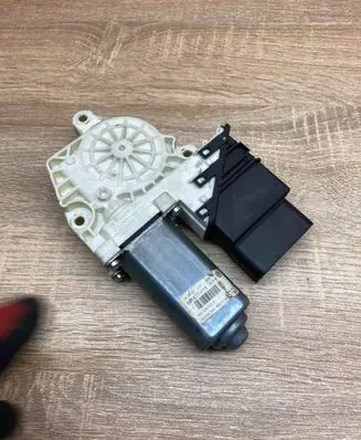 Volkswagen PASSAT B6 Rear door window regulator motor 1K0959703P 973624106 REARLEFT
