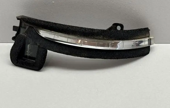 Chrysler Pacifica Mirror indicator light 805476