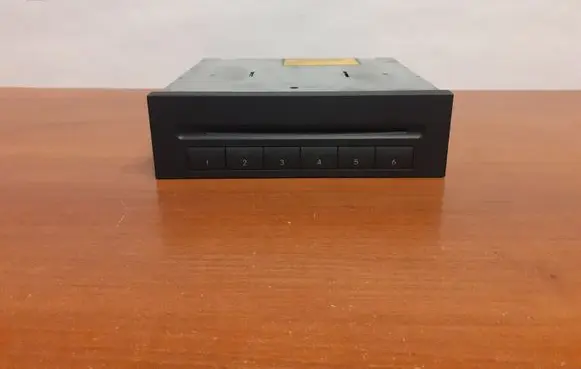 Mercedes-Benz E W211 CD/DVD changer A2118703889 6044