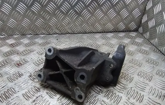 Lexus IS 220D-250-350 Engine mounting bracket