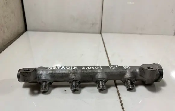 Skoda Octavia Mk2 (1Z) Fuel main line pipe 04L089D