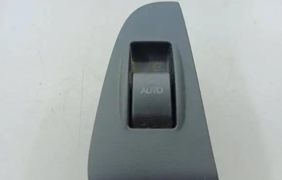Toyota Avensis T250 Electric window control switch 7427105020