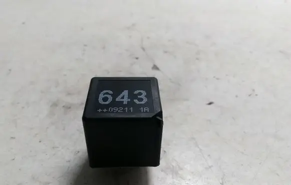 Volkswagen Golf VI Other relay 8K0951253
