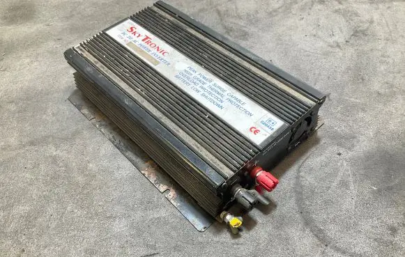 Toyota Hilux (AN10, AN20, AN30) Voltage converter inverter 