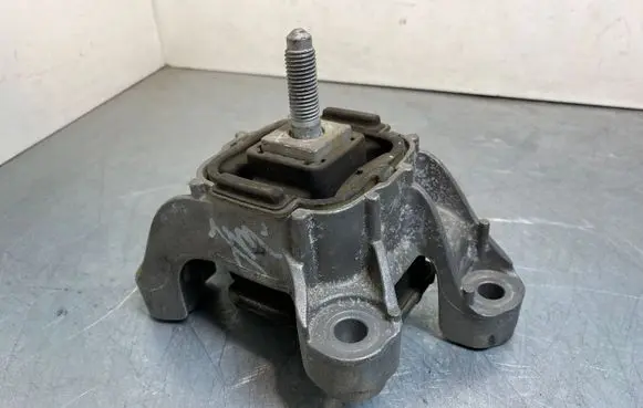 Mini Cooper Countryman R60 Gearbox mount 6784355