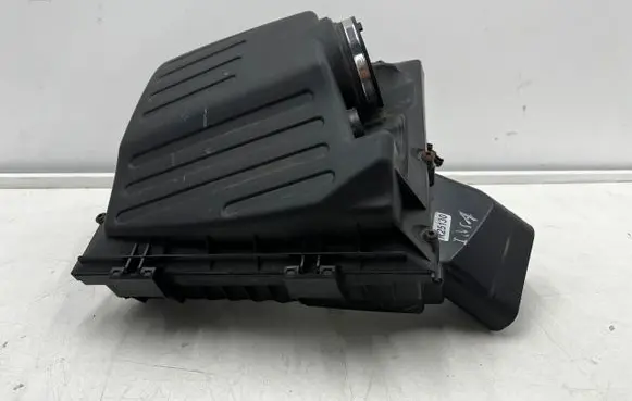 Opel Insignia A Air filter box 55560889