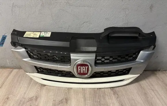 Fiat Freemont Front bumper upper radiator grill 55000802AA