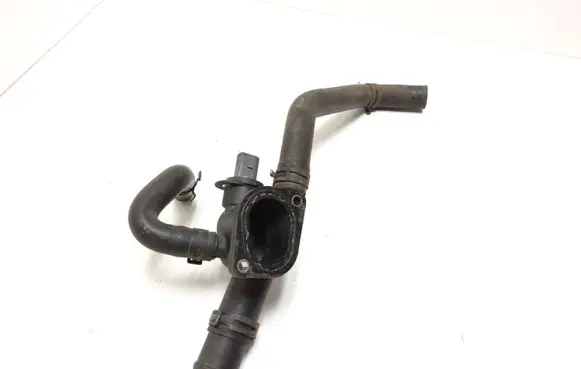 Volkswagen PASSAT B6 Engine coolant pipe/hose 038121132D