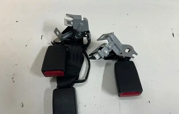 Mazda CX-3 Middle seatbelt buckle (rear) 