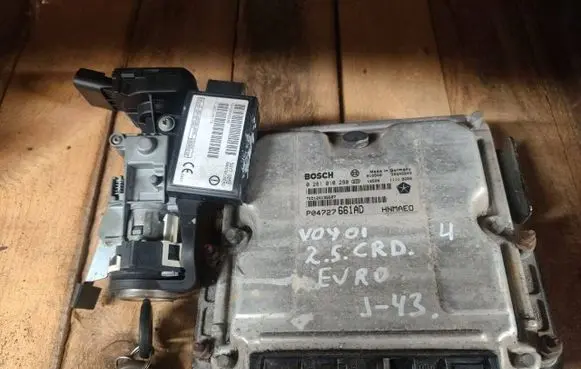 Chrysler Voyager Engine control unit/module 0281010290 P04727661AD