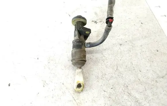 Volkswagen PASSAT B5 Clutch master cylinder 8E1721401