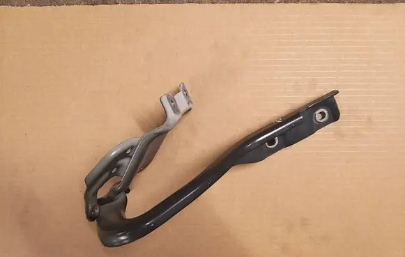 Suzuki Swift III Engine bonnet/hood hinges MK8