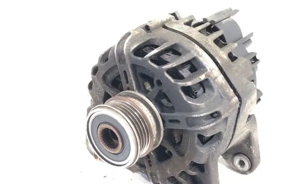 Dacia Sandero Generator/alternator 231007582R