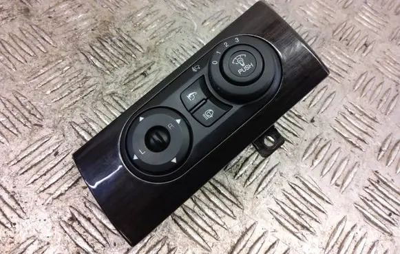 Chevrolet Captiva Headlight level height control switch 68613C1B