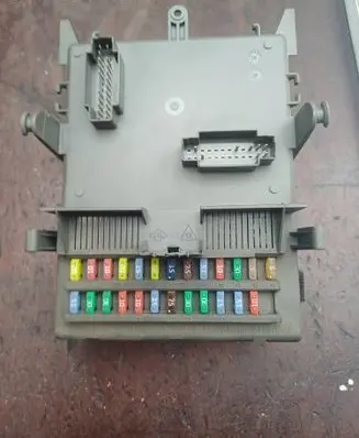 Renault Espace - Grand espace IV Fuse module 518837109 8200004201E 8200447438