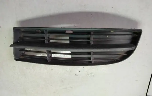 Volkswagen Touran I Front bumper lower grill 1T0853665