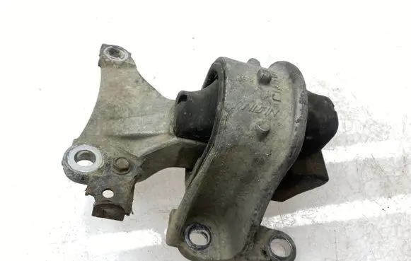 Honda Civic Engine mount bracket