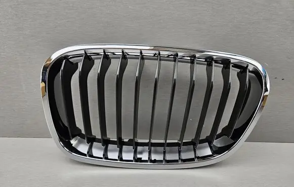 BMW 1 F20 F21 Front bumper upper radiator grill 7239021 51137239021
