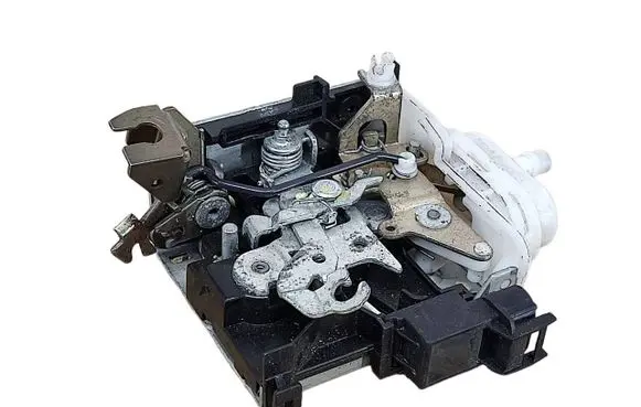 Audi A4 S4 B5 8D Front door lock 4D2837015D