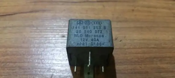 Volkswagen PASSAT B3 Other relay 141951253B 20240072