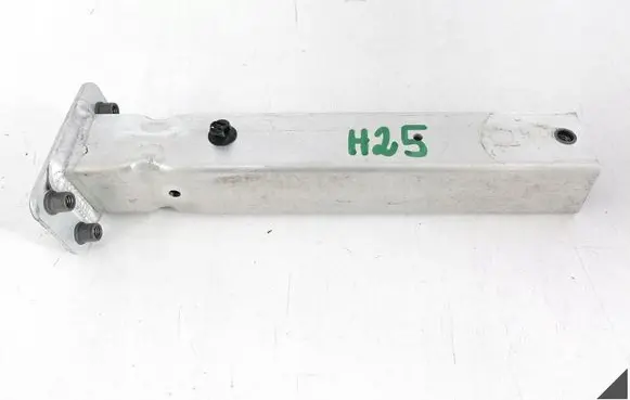 Audi A8 S8 D4 4H Front bumper mounting bracket 4H0806064E