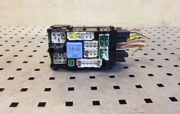 Citroen DS4 Fuse module 9665492680