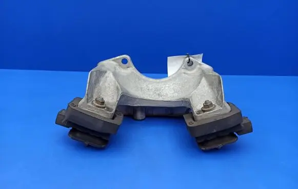 BMW 6 E63 E64 Gearbox mounting bracket 676110301 24168110