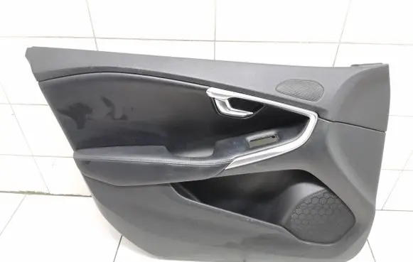 Volvo V40 Front door card panel trim 1319932 31363552