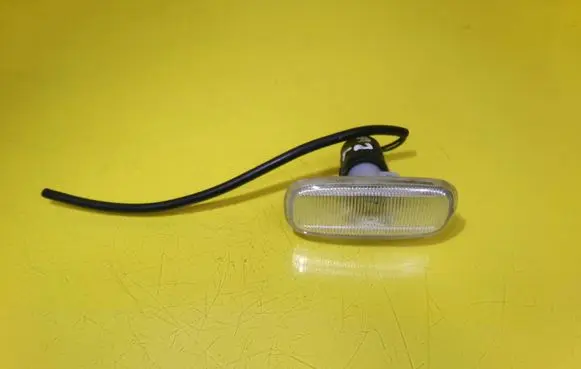 Audi A2 Front fender indicator light