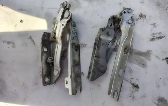 Volkswagen Golf VI Engine bonnet/hood hinges 