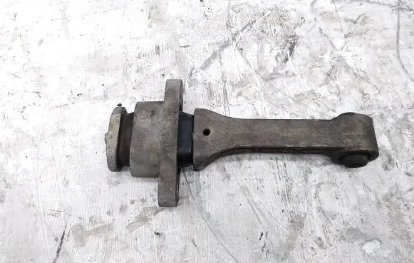 KIA Sportage Engine mount bracket 219572S000