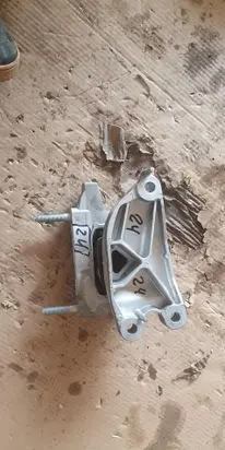 Peugeot 208 II Engine mount vacuum valve 9826533880