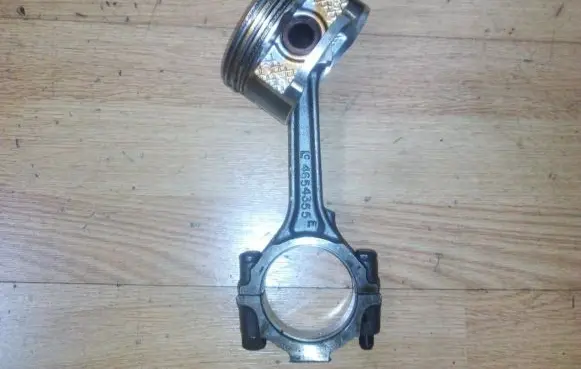 Chrysler Voyager Piston with connecting rod 4654355