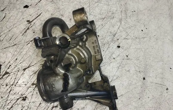 Volkswagen PASSAT B5.5 Oil pump 059115105H 870814146