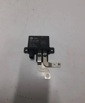 Volkswagen Touareg I Coolant fan relay V23132A2001X16