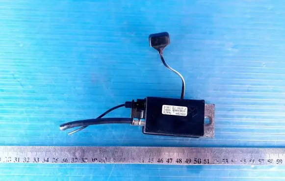 Chrysler Pacifica Aerial antenna amplifier 05064156AA 0079401735