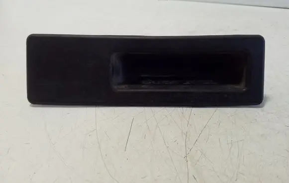 BMW 5 F10 F11 Tailgate opening switch 10822910