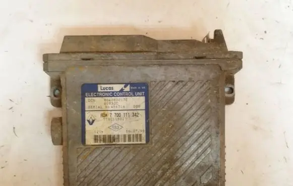 Renault Megane I Engine control unit/module 7700111342 7700115027 R04080017C