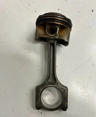 Peugeot 508 Piston with connecting rod 