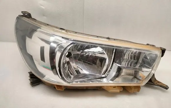Toyota Hilux VIII Headlight/headlamp