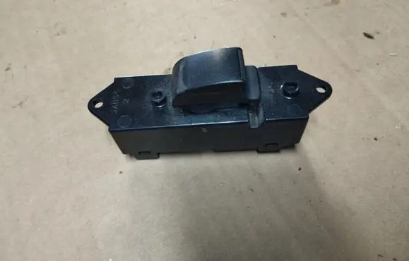 Peugeot 4007 Electric window control switch 8608A182