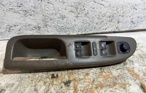 Volkswagen PASSAT B6 Electric window control switch 3C1867171